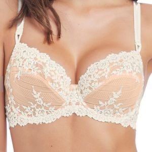 Wacoal Embrace Lace Classic underwire BRA 32 D, excellent cond gently worn
